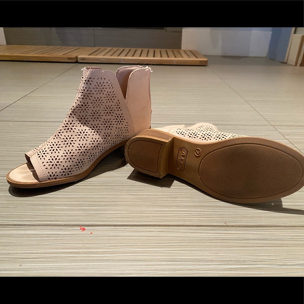 Worn once “Sugar” kids bootie
